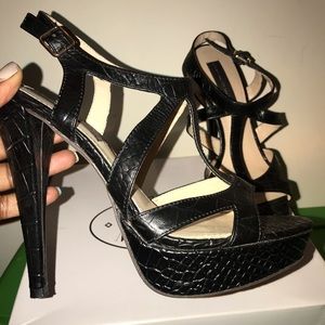 Classic Black Alligator Print Pump